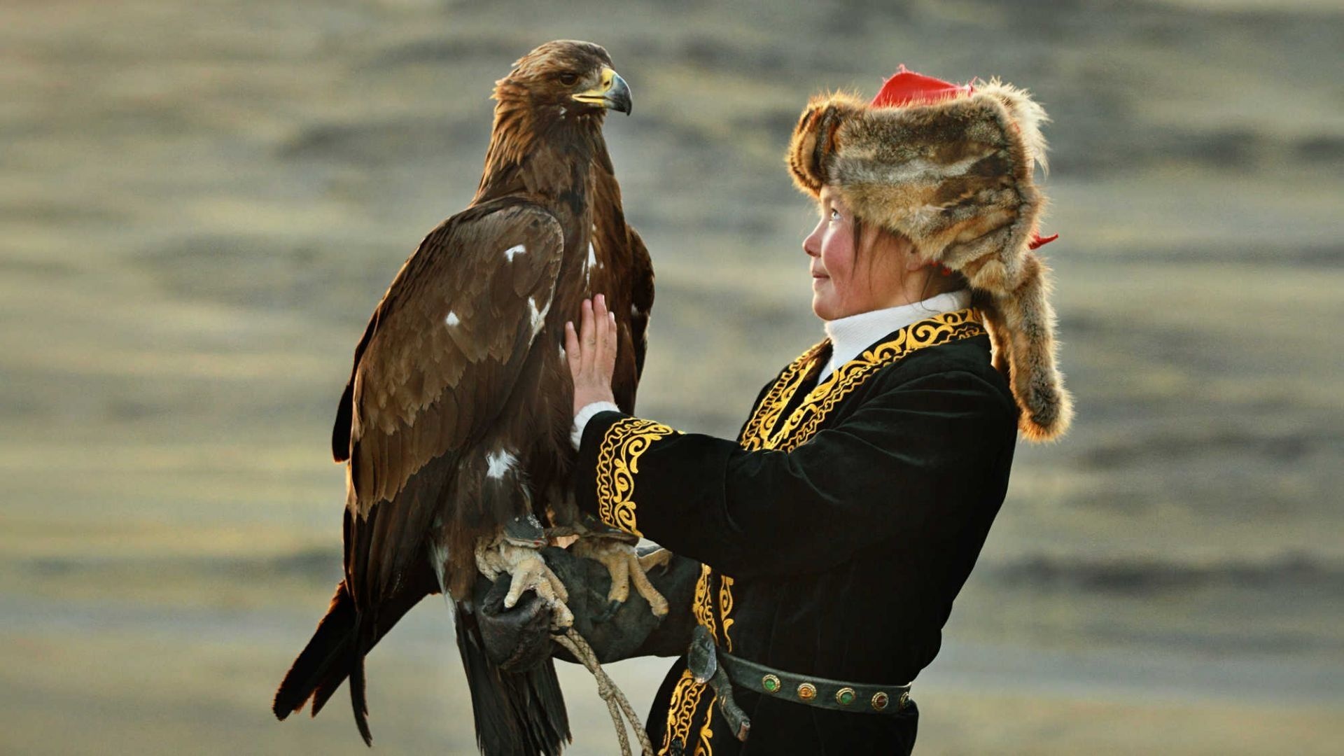 travelling__country_and_the_eagle_huntress.jpg
